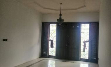 Dijual Rumah Mainroad Sayap BKR Bandung Posisi Hoek Parkiran Luas Cocok Untuk Segala Usaha [PK012]