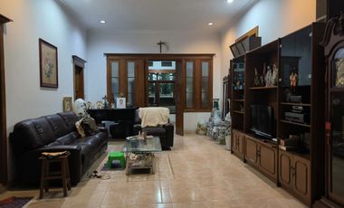 Rumah Belanda Terawat Lokasi Eksklusif Jarang Ada Jalan Culan Sayap Riau Kota Bandung [PK041]