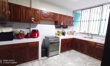 VENTA DE CASA DE TRES PISOS EN EL DISTRITO DE LA PERLA   CALLAO