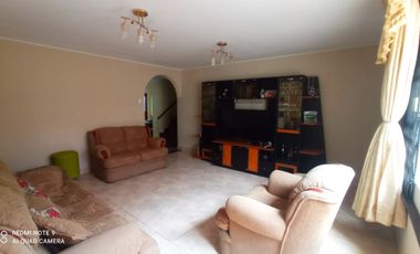 VENTA DE CASA DE TRES PISOS EN EL DISTRITO DE LA PERLA   CALLAO
