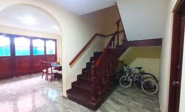 VENTA DE CASA DE TRES PISOS EN EL DISTRITO DE LA PERLA   CALLAO