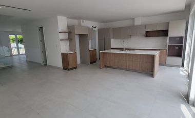 En venta lujosa casa de estreno en Aires Norte, Nuevo Samborondon