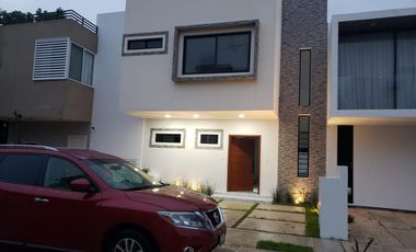 VENTA CASA En ARBOLADA  3 HABITACIONES 3.5  BAÑOS ALBERCA