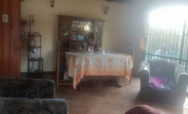 PROPIEDAD SOLIDA EN ALGARROBO.-