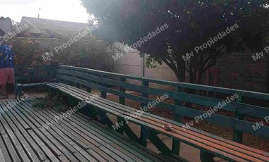 PROPIEDAD SOLIDA EN ALGARROBO.-