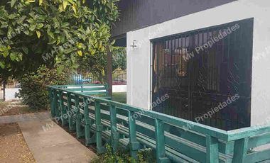 PROPIEDAD SOLIDA EN ALGARROBO.-