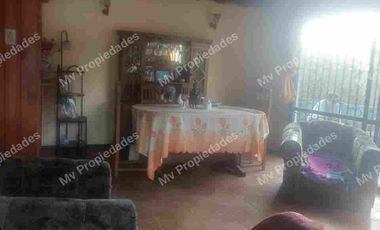 PROPIEDAD SOLIDA EN ALGARROBO.-