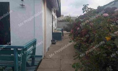 PROPIEDAD SOLIDA EN ALGARROBO.-