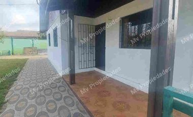 PROPIEDAD SOLIDA EN ALGARROBO.-