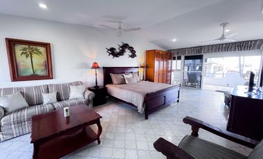 Elegancia y Confort en una Casa de 3 Niveles Cerca de la Playa