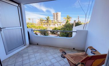 Elegancia y Confort en una Casa de 3 Niveles Cerca de la Playa