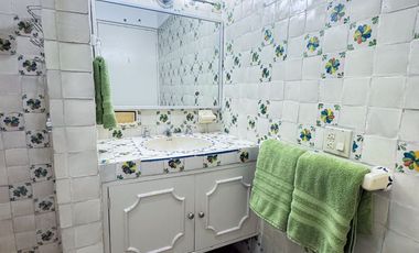 Elegancia y Confort en una Casa de 3 Niveles Cerca de la Playa