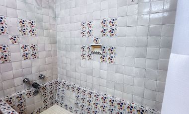 Elegancia y Confort en una Casa de 3 Niveles Cerca de la Playa
