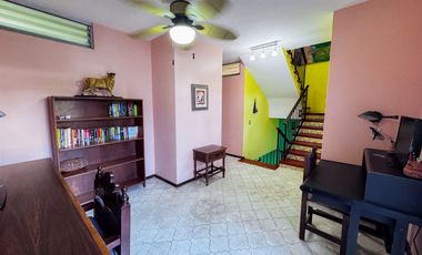 Elegancia y Confort en una Casa de 3 Niveles Cerca de la Playa
