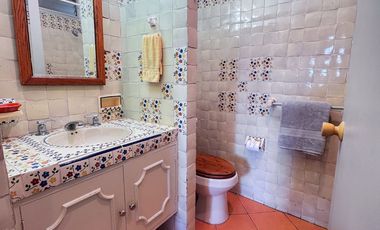 Elegancia y Confort en una Casa de 3 Niveles Cerca de la Playa