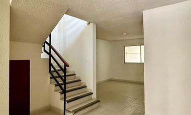 Casa en Venta junto con Terreno de 105 mts en Villa Verde  $ 3'200,000.=
