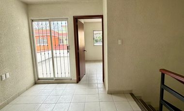 Casa en Venta junto con Terreno de 105 mts en Villa Verde  $ 3'200,000.=