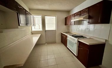 Casa en Venta junto con Terreno de 105 mts en Villa Verde  $ 3'200,000.=