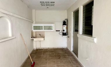 Casa en Venta junto con Terreno de 105 mts en Villa Verde  $ 3'200,000.=