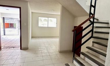 Casa en Venta junto con Terreno de 105 mts en Villa Verde  $ 3'200,000.=