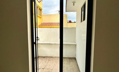 Casa en Venta junto con Terreno de 105 mts en Villa Verde  $ 3'200,000.=