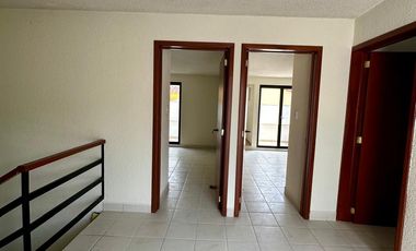 Casa en Venta junto con Terreno de 105 mts en Villa Verde  $ 3'200,000.=