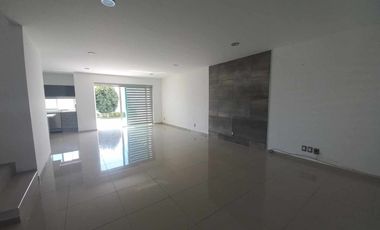 Casa en Renta Lomas de Juriquilla 4 habitaciones cada una con baño, Sala de TV, oficina