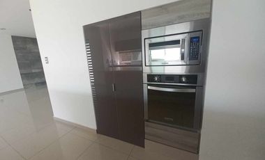 Casa en Renta Lomas de Juriquilla 4 habitaciones cada una con baño, Sala de TV, oficina