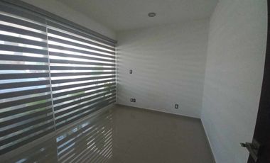 Casa en Renta Lomas de Juriquilla 4 habitaciones cada una con baño, Sala de TV, oficina