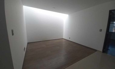 Casa en Renta Lomas de Juriquilla 4 habitaciones cada una con baño, Sala de TV, oficina