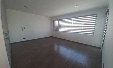Casa en Renta Lomas de Juriquilla 4 habitaciones cada una con baño, Sala de TV, oficina