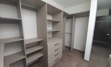 Casa en Renta Lomas de Juriquilla 4 habitaciones cada una con baño, Sala de TV, oficina
