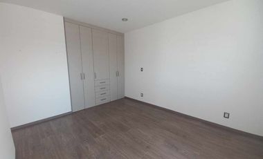 Casa en Renta Lomas de Juriquilla 4 habitaciones cada una con baño, Sala de TV, oficina