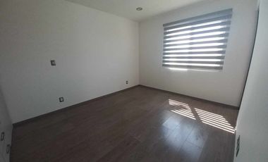 Casa en Renta Lomas de Juriquilla 4 habitaciones cada una con baño, Sala de TV, oficina
