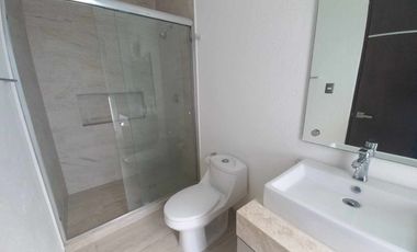 Casa en Renta Lomas de Juriquilla 4 habitaciones cada una con baño, Sala de TV, oficina