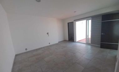 Casa en Renta Lomas de Juriquilla 4 habitaciones cada una con baño, Sala de TV, oficina