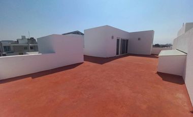 Casa en Renta Lomas de Juriquilla 4 habitaciones cada una con baño, Sala de TV, oficina