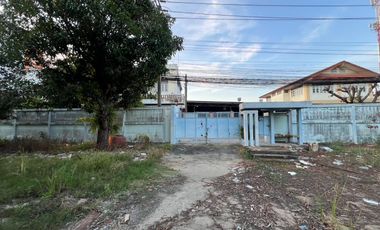 From this land to Seacon Srinakarin in just 5 minutes! Only 1.5 km from MRT. Selling land on On Nut 46, size 3-3-13 rai,