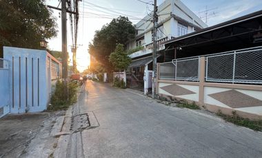 From this land to Seacon Srinakarin in just 5 minutes! Only 1.5 km from MRT. Selling land on On Nut 46, size 3-3-13 rai,