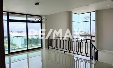 CASA EN VENTA EN RESIDENCIAL SUEÑOS DEL MAR (PLAYAS DE TIJUANA - ROSARITO)