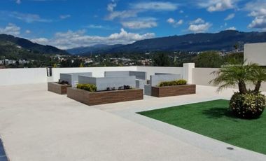 CASA DE LUJO CUMBAYA EL NACIONAL PATIO DE 137M2