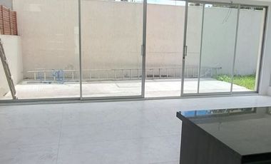 CASA DE LUJO CUMBAYA EL NACIONAL PATIO DE 137M2
