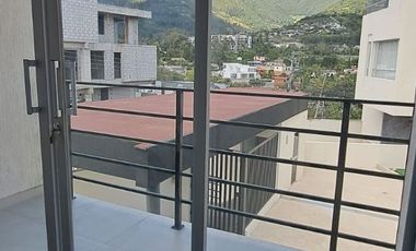 CASA DE LUJO CUMBAYA EL NACIONAL PATIO DE 137M2
