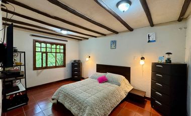 En Venta Propiedad Comercial con Amplio Terreno en Azogues Sector Javier Loyola