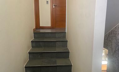 SE VENDE HERMOSA CASA CONDOMINIO EL REMANSO CALLE LA MESETA UF 24500 SAN CARLOS DE APOQUINDO LAS CONDES