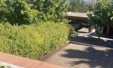 SE VENDE HERMOSA CASA CONDOMINIO EL REMANSO CALLE LA MESETA UF 24500 SAN CARLOS DE APOQUINDO LAS CONDES