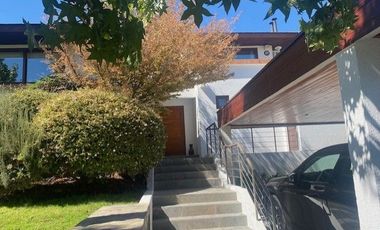 SE VENDE HERMOSA CASA CONDOMINIO EL REMANSO CALLE LA MESETA UF 24500 SAN CARLOS DE APOQUINDO LAS CONDES