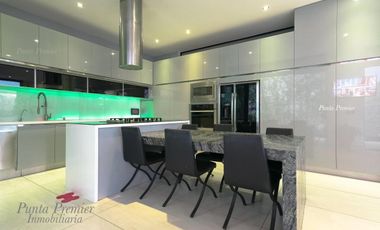 Casa de Lujo Venta Coto Alcazar Av Juan Palomar Puerta de Hierro Andares Zona Dorada Zapopan