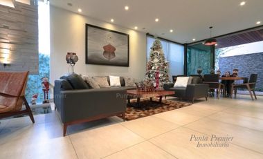 Casa de Lujo Venta Coto Alcazar Av Juan Palomar Puerta de Hierro Andares Zona Dorada Zapopan