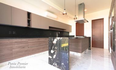 Casa en Venta de Lujo Coto Abadia Av Universidad Zona Andares Puerta de Hierro Zona Dorada Zapopan